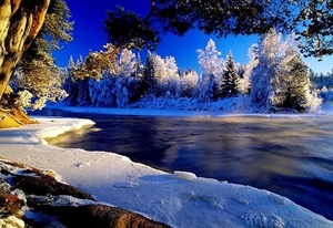 winter-natuur-sneeuw-rivier-achtergrond