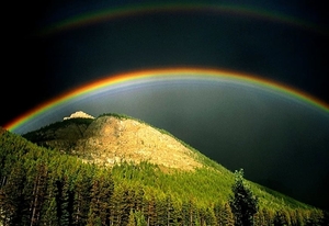 regenboog-nationaal-park-banff-alberta-canada-achtergrond