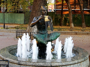 beeldhouwwerk-fontein-standbeeld-waterval-achtergrond