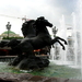 beeldhouwwerk-standbeeld-paard-fontein-achtergrond