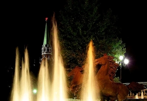 fontein-licht-nacht-waterval-achtergrond
