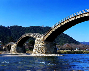 kintai-brug-boogbrug-iwakuni-achtergrond