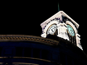 nacht-steden-architectuur-klokken-achtergrond