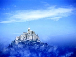 kasteel-le-mont-saint-michel-frankrijk-blauwe-achtergrond