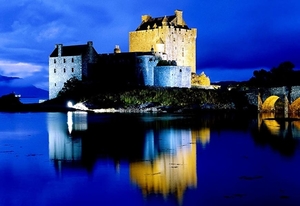 kasteel-reflectie-water-gracht-achtergrond