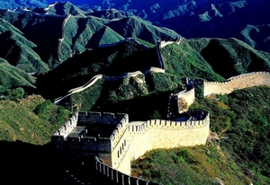 grote-muur-van-china-bergen-natuur-historische-plaats-achtergrond