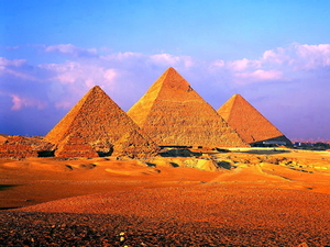 piramide-van-cheops-oudheid-remaya-square-achtergrond