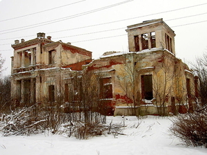 huis-sneeuw-verlaten-ruines-achtergrond