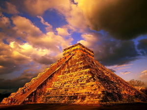 oudheid-chichen-itza-piramide-x-calakoop-achtergrond