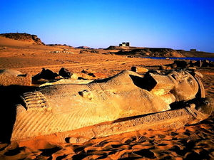 aboe-simbel-oudheid-woestijn-egypte-achtergrond