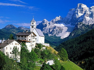 italie-bergen-bergdorp-natuur-achtergrond