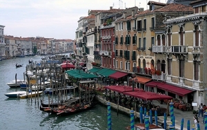 italie-kanaal-boot-town-achtergrond