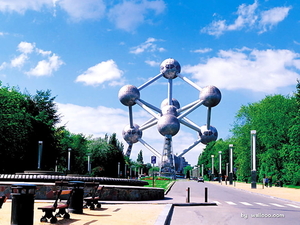atomium-brussel-belgie-beeldhouwwerk-achtergrond