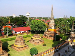 wat-yai-chai-mongkhon-ayutthaya-thailand-monument-achtergrond