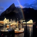 noorwegen-bergen-boot-regenboog-achtergrond