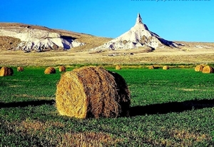 stenen-veld-stro-boerderij-achtergrond