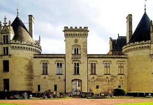 kasteel-van-breze-frankrijk-architectuur-achtergrond