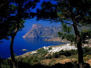 griekenland-natuur-meer-bergen-achtergrond