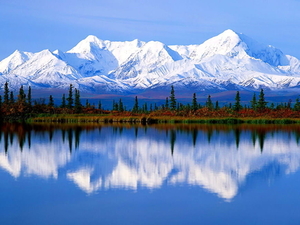denali-national-park-and-preserve-reflectie-bergen-alaska-achterg