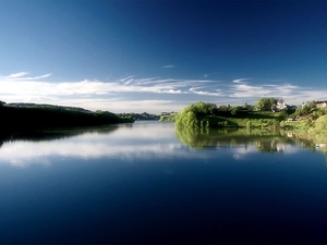 zwitserland-reflectie-natuur-blauwe-achtergrond