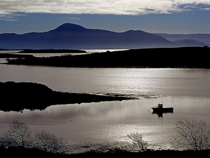 ierland-reflectie-natuur-meer-achtergrond