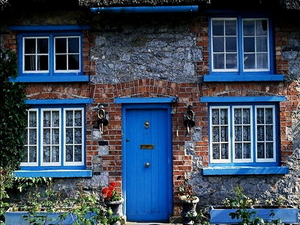adare-huis-ierland-blauwe-achtergrond