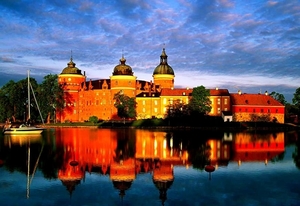 gripsholms-slott-kasteel-reflectie-mariefred-achtergrond