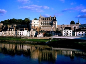 kasteel-van-amboise-frankrijk-reflectie-achtergrond