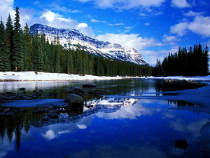 natuur-bergen-sneeuw-reflectie-achtergrond