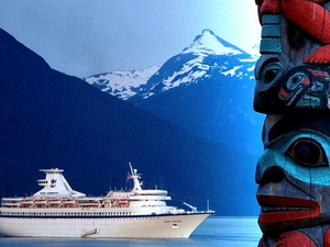 alaska-bergen-totempaal-schip-achtergrond