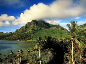mooie-lucht-natuur-bergen-tropen-achtergrond