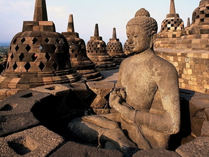 borobudur-tempel-indonesie-tegalarum-standbeeld-achtergrond