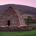 gallarus-oratory-ierland-bergen-rotsen-achtergrond