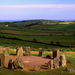 ierland-megaliet-veld-rotsen-achtergrond