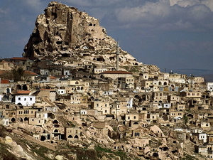 uchisar-castle-turkije-nevsehir-achtergrond