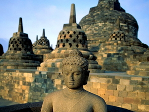 borobudur-indonesie-standbeeld-historische-plaats-achtergrond