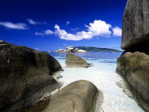 eilanden-natuur-zee-rotsen-achtergrond