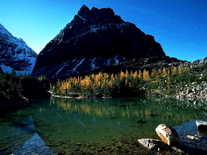 bergen-natuur-meer-reflectie-achtergrond