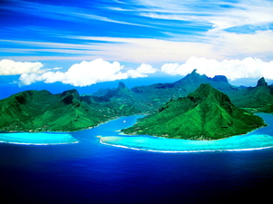 eilanden-natuur-meer-blauwe-achtergrond