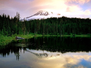 besneeuwde-bergen-reflectie-natuur-meer-achtergrond