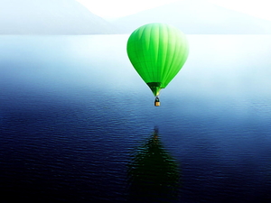 meer-natuur-groene-ballon-achtergrond