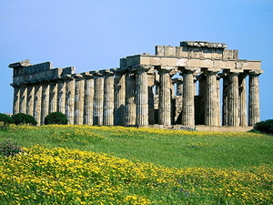 italie-oude-griekse-tempel-romeinse-architectuur-achtergrond