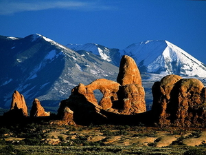 bergen-rotsen-natuur-sneeuw-achtergrond
