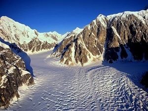 bergen-besneeuwde-natuur-sneeuw-achtergrond
