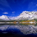 besneeuwde-bergen-reflectie-natuur-achtergrond