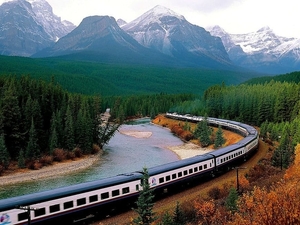 trein-bergen-natuur-spoorweg-achtergrond