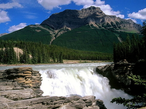 wodospad-athabasca-gory-przyroda-tapeta