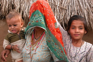 Vrouw en kinderen in Radjasthan