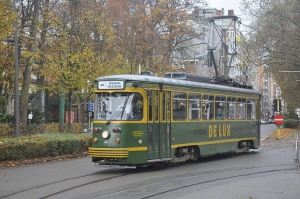 42 Trams Door De Scheldestad Antwerpen
