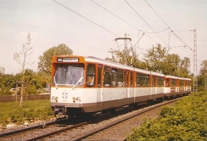 Frankfurt am Main in mei 1980. Duwag P8 699 op route 22 naar Neu 